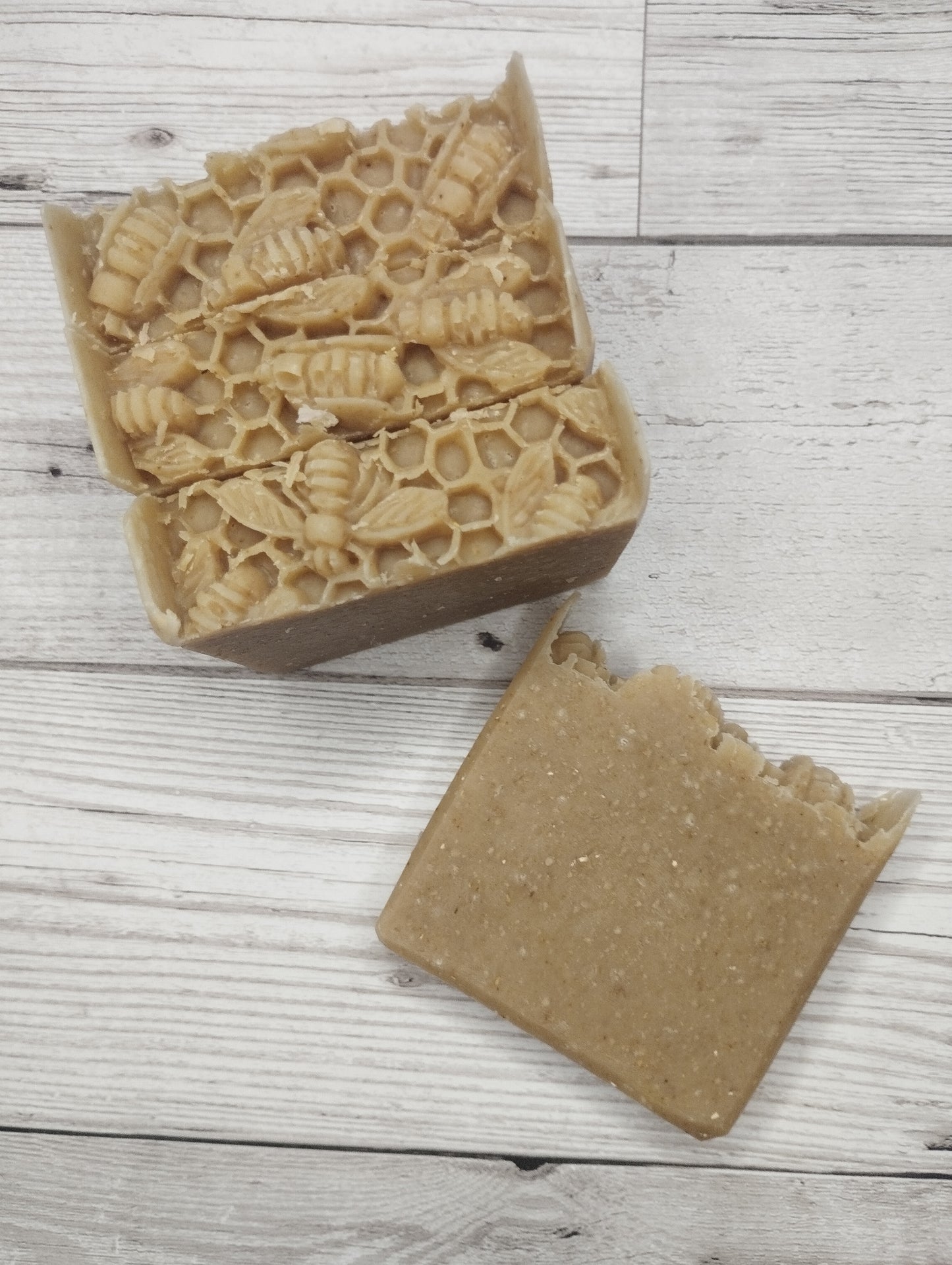 Honey, oats & tumeric cold process soap